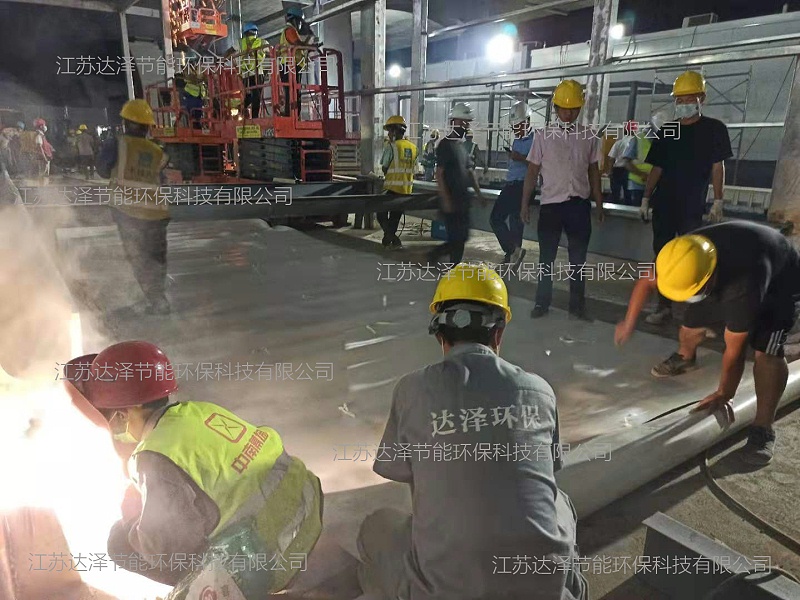 凌晨3点 达泽环保员工在浦口洗消中心紧张施工 凌晨3点 达泽环保员工在浦口洗消中心紧张施工