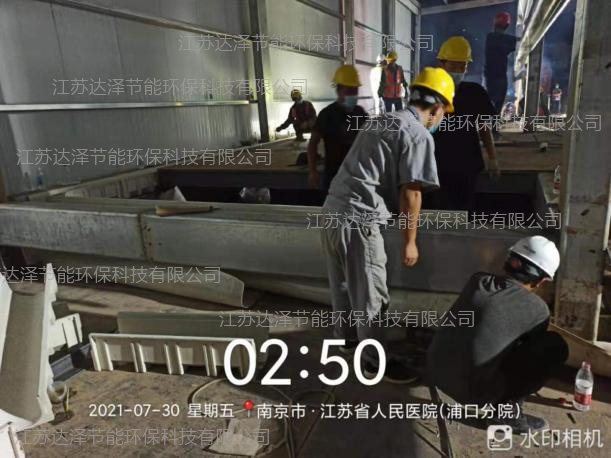 凌晨3点达泽员工在浦口洗消中心紧张施工 凌晨3点达泽员工在浦口洗消中心紧张施工