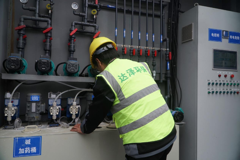 工人上药 工人上药